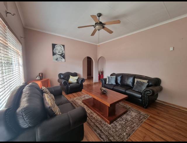 3 BEDROOM HOUSE FOR SALE IN VANDERBIJLPARK SE 6